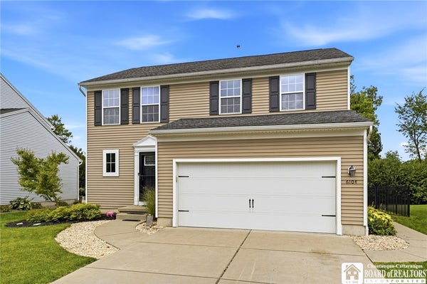 6104 WOODFORD DR, LAKE VIEW, NY 14085 - Image 408c48c6df00a24ef77f923f58d2530b/2714503105
