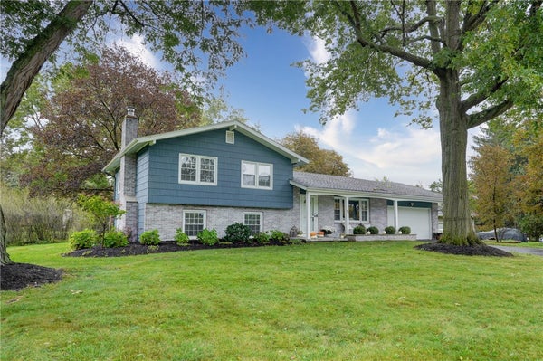 11 STUYVESANT RD, PITTSFORD, NY 14534 - Image 7cb2d1da3e2caf2f6d9b1b2525bdf798/1546795415