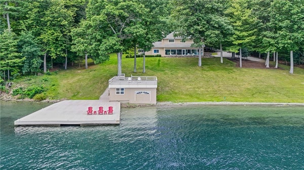 10267 E BLUFF DR, PENN YAN, NY 14527 - Image ac5eee41b457dd7c7a4372bc25fa5aec/2579608429