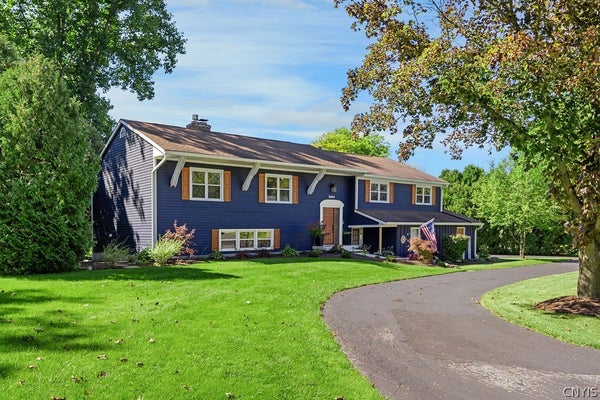 8364 VASSAR DR, MANLIUS, NY 13104 - Image b2cfd2cca7f5b6578b795ccf9bea659a/3099734216