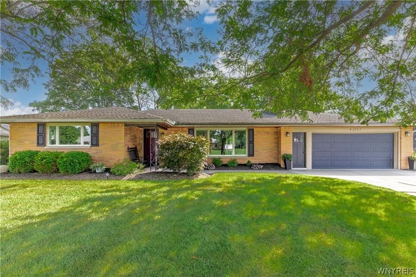 4207 SUSAN DR, WILLIAMSVILLE, NY 14221 - Image b3e1ae8f42cae4e6e66367d46cdb0ff8/1669466657