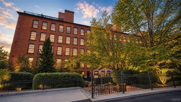 429 N FRANKLIN ST APT 300, SYRACUSE, NY 13204 - Image bcb803df4c6d6aa700103cb8a2ff5cf2/106892987