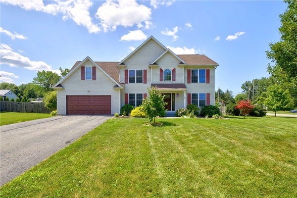 803 RED FOX CIR, ONTARIO, NY 14519 - Image bf4ecce14eae7ed0b6c9a4d0d77c9dd7/2801942483