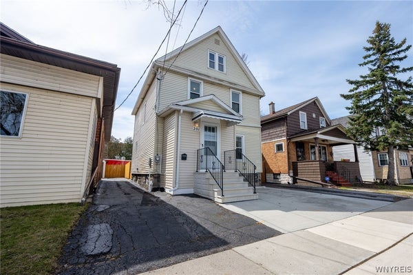 201 ROYAL AVE, BUFFALO, NY 14207 - Image c78efaeb97eccf4e580700f4ae3739b0/624432589
