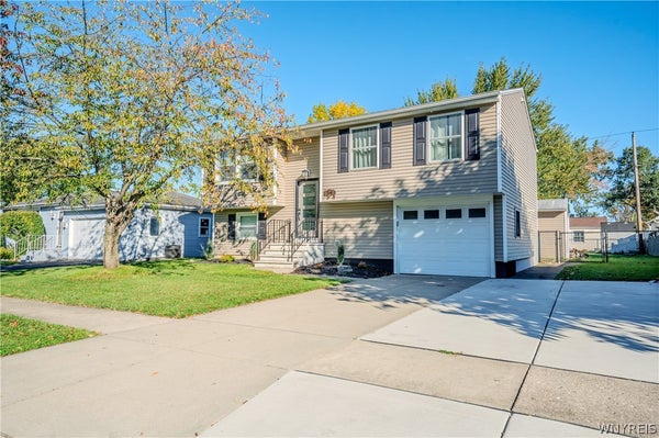 54 MADEIRA DR, DEPEW, NY 14043 - Image c86cada0aeaa3a4e25dd26c604abc9ee/2107470606