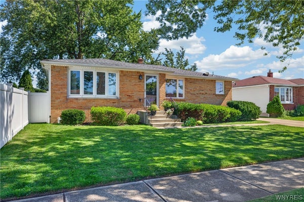 68 BERNICE DR, CHEEKTOWAGA, NY 14225 - Image d26c41305745b9bd46bfba6727384eea/352275831