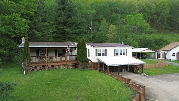 871 HILLCREST DR, EMPORIUM, PA 15834 - Image eaf3dab84bdeeecf9a131a75627e24cb/120389982