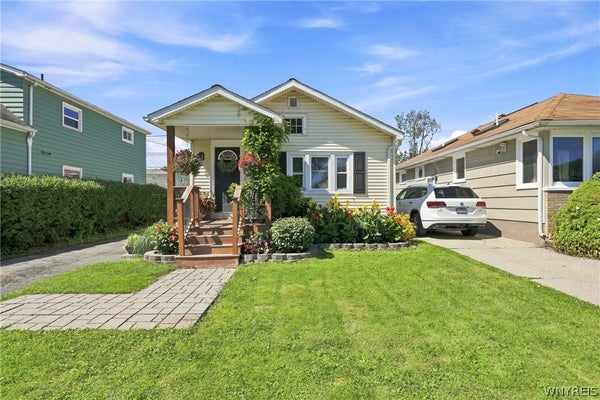 136 LYNDALE AVE, BUFFALO, NY 14223 - Image fb49af1f00e47cf9b3cdd2ceb57f2fe1/1356763982