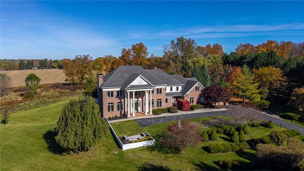 8 BRAEMAR WAY, PITTSFORD, NY 14534 - Image fb97d7240d7b2a4e51d8a3a0cb2f86e2/526625372