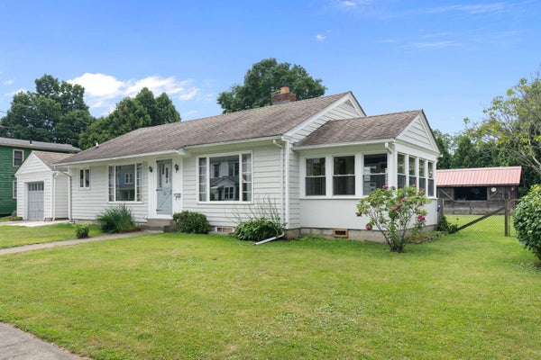 30 LEXINGTON AVE, BRATTLEBORO, VT 05301 - Image 01b2cb633e27ac3a481310cb1f6bb01d/335854835
