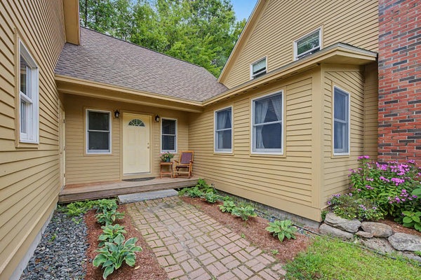 52 CHASE ST, SUNAPEE, NH 03782 - Image 103f839bd7a30d009b10b73668f5c3f2/1320528596