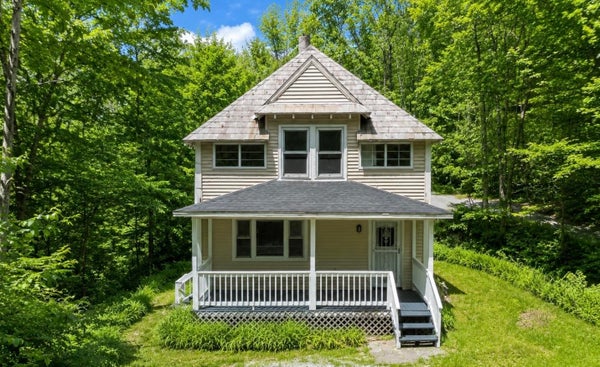 45 EDEN AVE, PROCTOR, VT 05765 - Image 1294e1b9fa8508ced9b7afd261ebb02b/3201197968