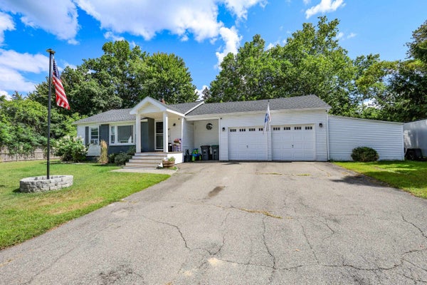 17 COAKER AVE, HOOKSETT, NH 03106 - Image 1d95c5166e6fbdd8aeee86821713be69/4209137549