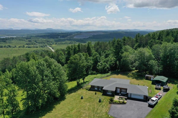 537 MEMPHREMAGOG VW, NEWPORT, VT 05855 - Image 29bd49e87eaae0a92d00f67ba31f137d/2129605459