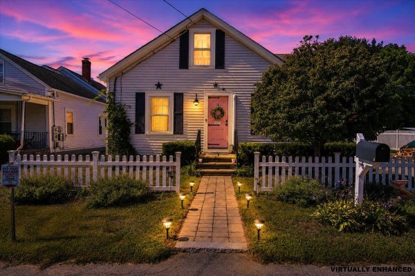6 FAIRVIEW ST, MANCHESTER, NH 03102 - Image 2c3698dc4c8aae7d4b354ab9c2015176/3765459369