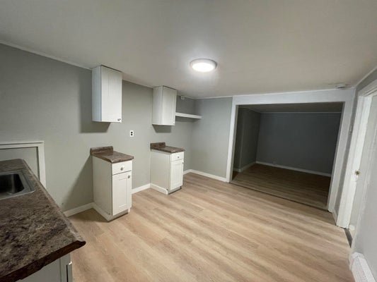 52 CHESTNUT AVE APT 2, RUTLAND, VT 05701 - Image 333e2d9e6f2d1e60688ea0692bbce3cf/3441181310