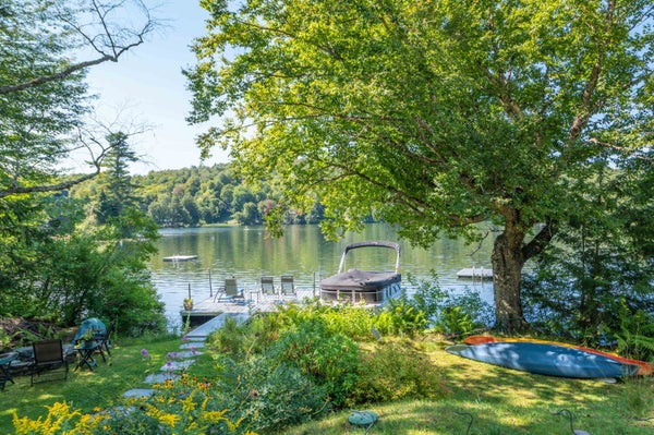 392 LAKE RAPONDA RD, WILMINGTON, VT 05363 - Image 36052d6d1da4978f5fccb14e4b3e1821/2079220963
