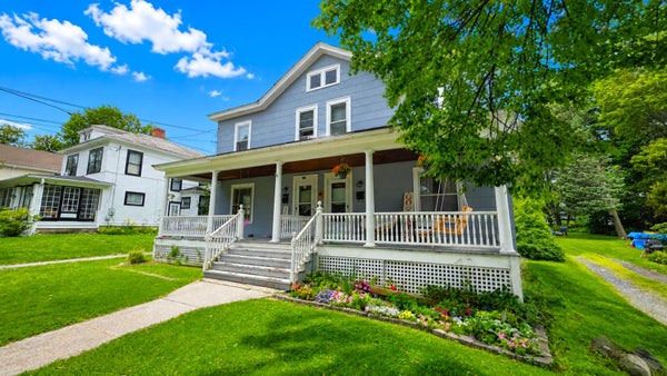 219 WASHINGTON AVE # 221, BENNINGTON, VT 05201 - Image 393a1817f0e66a0f044d19a3e056bbd1/2959345880