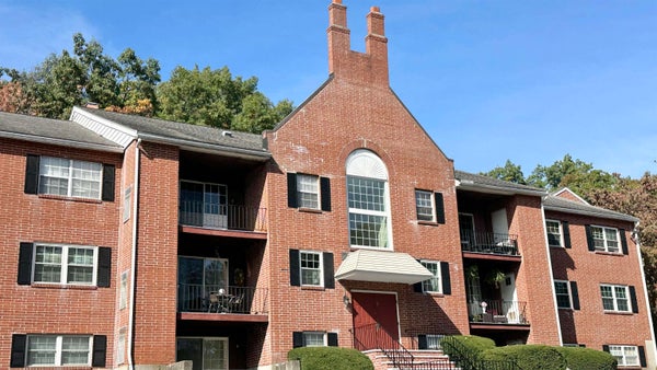 5 LOUISBURG SQ, NASHUA, NH 03060 - Image 42e7742e8b83f6a39f2da8f7c9abf186/2865632109