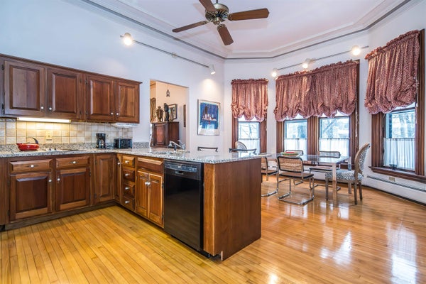 24 S MAIN ST APT 2, RUTLAND, VT 05701 - Image 58df994b7972aa5fc257350c74ec05e2/2119912177
