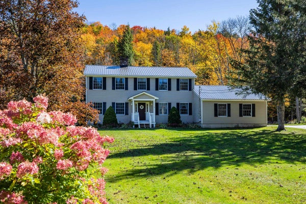 6694 VT ROUTE 11, LONDONDERRY, VT 05148 - Image 7274a64af8a4ac2ba2a09d1a7407da1c/2076189836