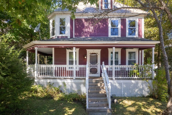 11 E WASHINGTON ST, RUTLAND, VT 05701 - Image 8b2ef30a2e422e88c8d91c3f3319544e/4203112157