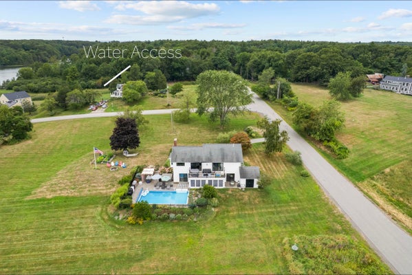 2 MOODY POINT DR, NEWMARKET, NH 03857 - Image 8bf9a50da4e7c74435bc3fa918252d11/2235263082