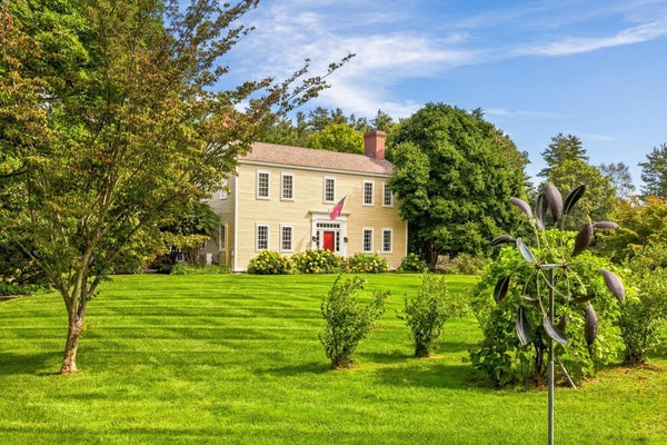 203 KENSINGTON RD, HAMPTON FALLS, NH 03844 - Image 9fa525db7f0fa44f30c171d6423cd37f/1636606625