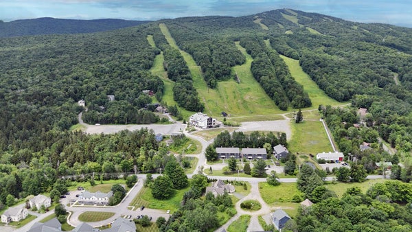 12 ENCORE PL, WEST DOVER, VT 05356 - Image a5fc80e892645c4c19d514a1f3fa3bf8/1551571294