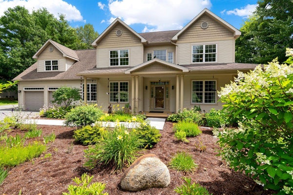 3 EDGEWATER TER, MILTON, VT 05468 - Image a8a2f2c5bf6fded1fc0272d9a2a752dd/3912845627