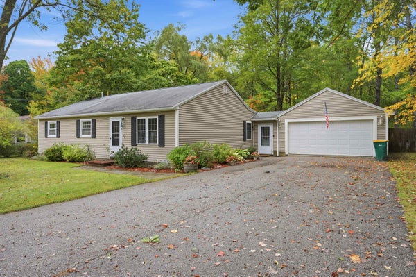 24 CORSON ST, ROCHESTER, NH 03867 - Image ac1bee4b9ae06eac40631f2c191b5d1f/1282528362