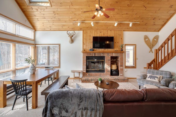 18 RIDGE RD, LINCOLN, NH 03251 - Image b5befbd03424bee78ab53d7e7e7463a0/4047864382