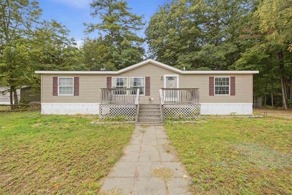 11 PAGE ST, PLYMOUTH, NH 03264 - Image bc2ea7150b0dc5abea31f4d3e710c199/743458878