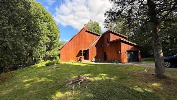 412 LOGAN DR, NEWPORT, VT 05855 - Image c59d42e9de65a0ca1bfb8497411bc2a3/3312614607