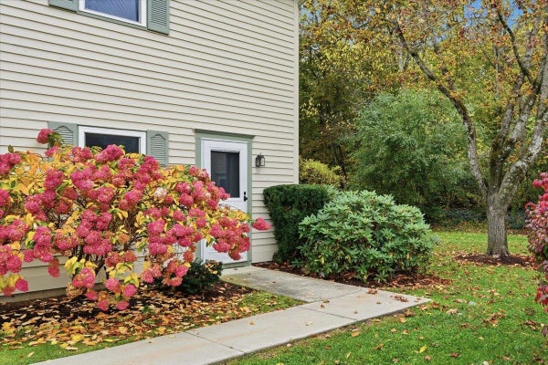 37 DENSMORE DR, ESSEX JUNCTION, VT 05452 - Image d8b3e2e65993bcaee10680138b44a089/2277387280