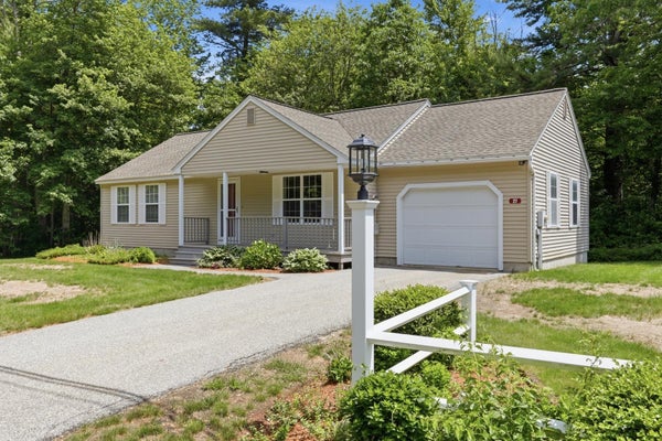 27 SAINT JOHN LN, HAMPSTEAD, NH 03841 - Image d8e05f6448adf1591f1d0f79a57ec7b4/429546331