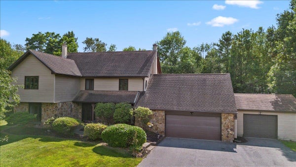 230 PINE MEADOW DR, COLCHESTER, VT 05446 - Image db2e0f42b37814fd6eb4786536af831f/225520601