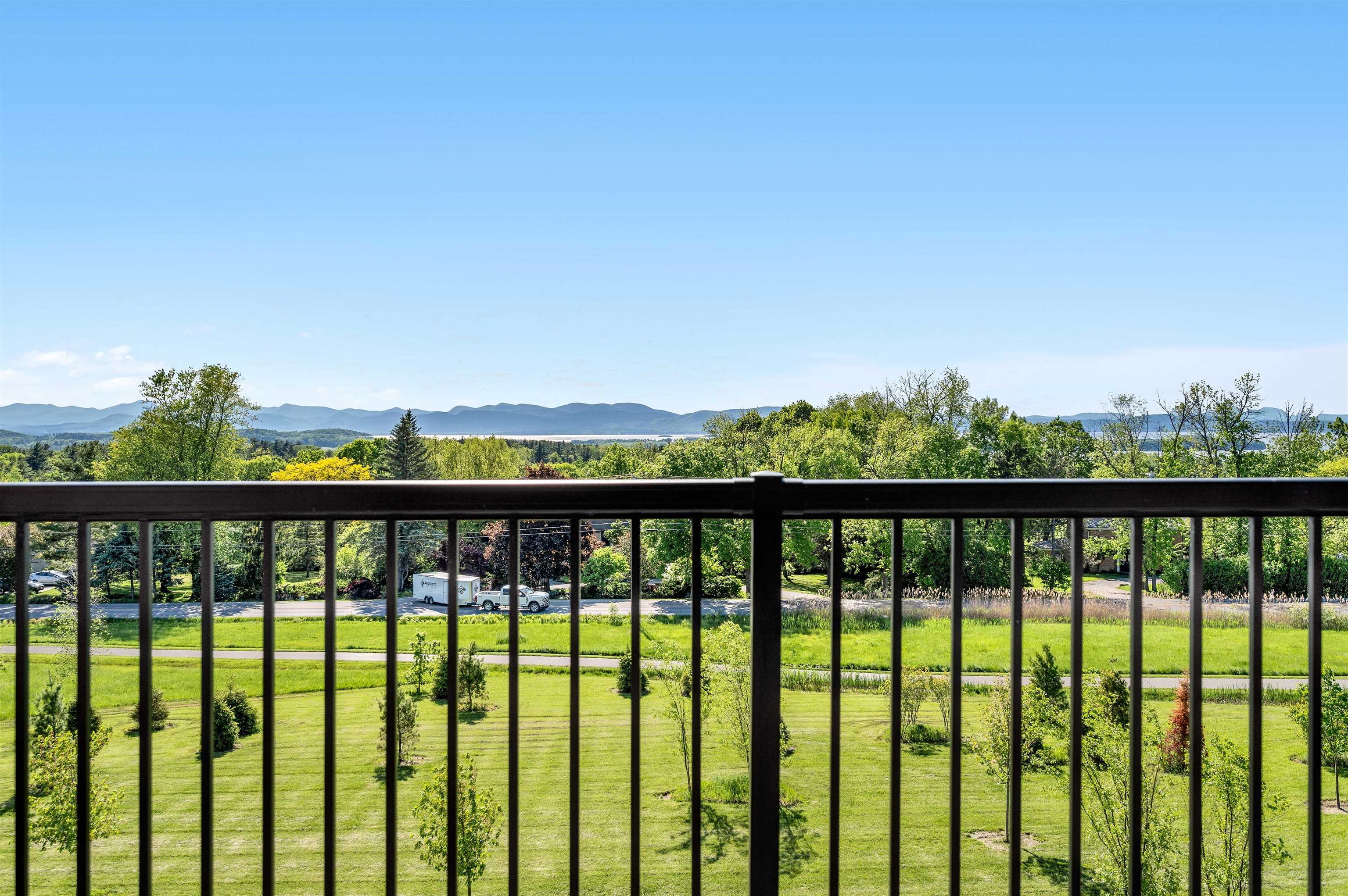 Welcome to one-level luxury living at its finest. This stunning top-fl – image 40