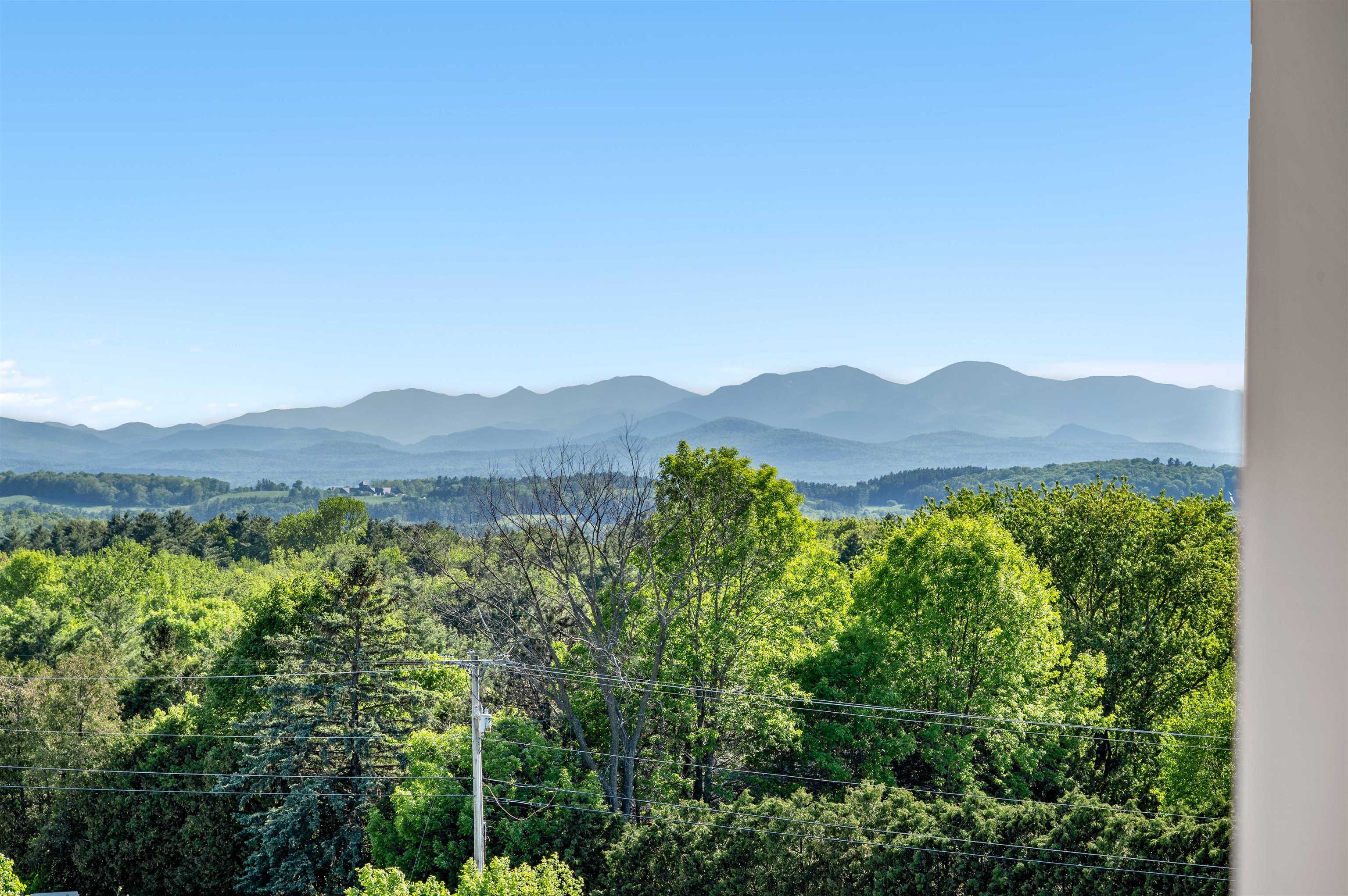 Welcome to one-level luxury living at its finest. This stunning top-fl – image 42