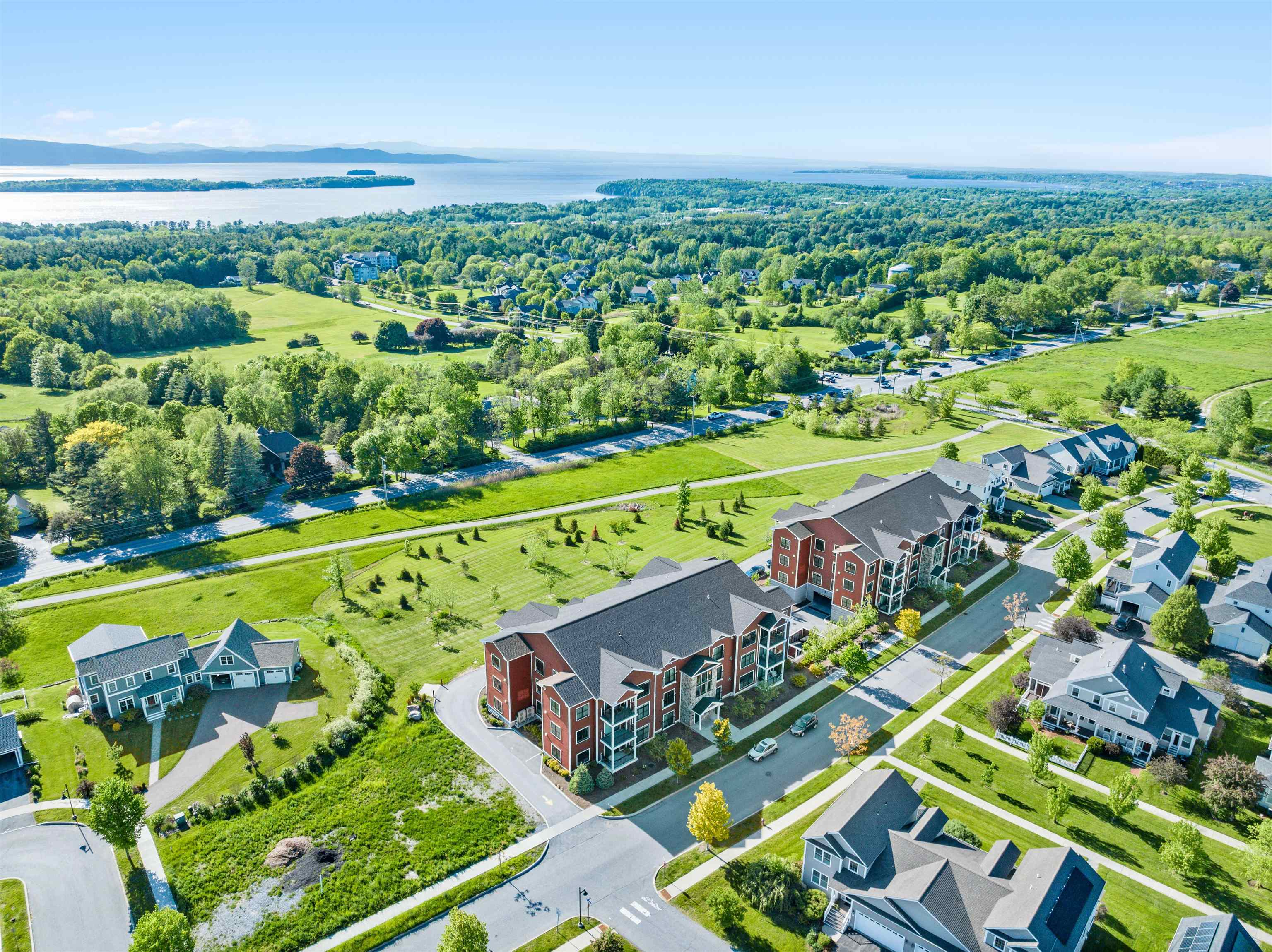 Welcome to one-level luxury living at its finest. This stunning top-fl – image 45
