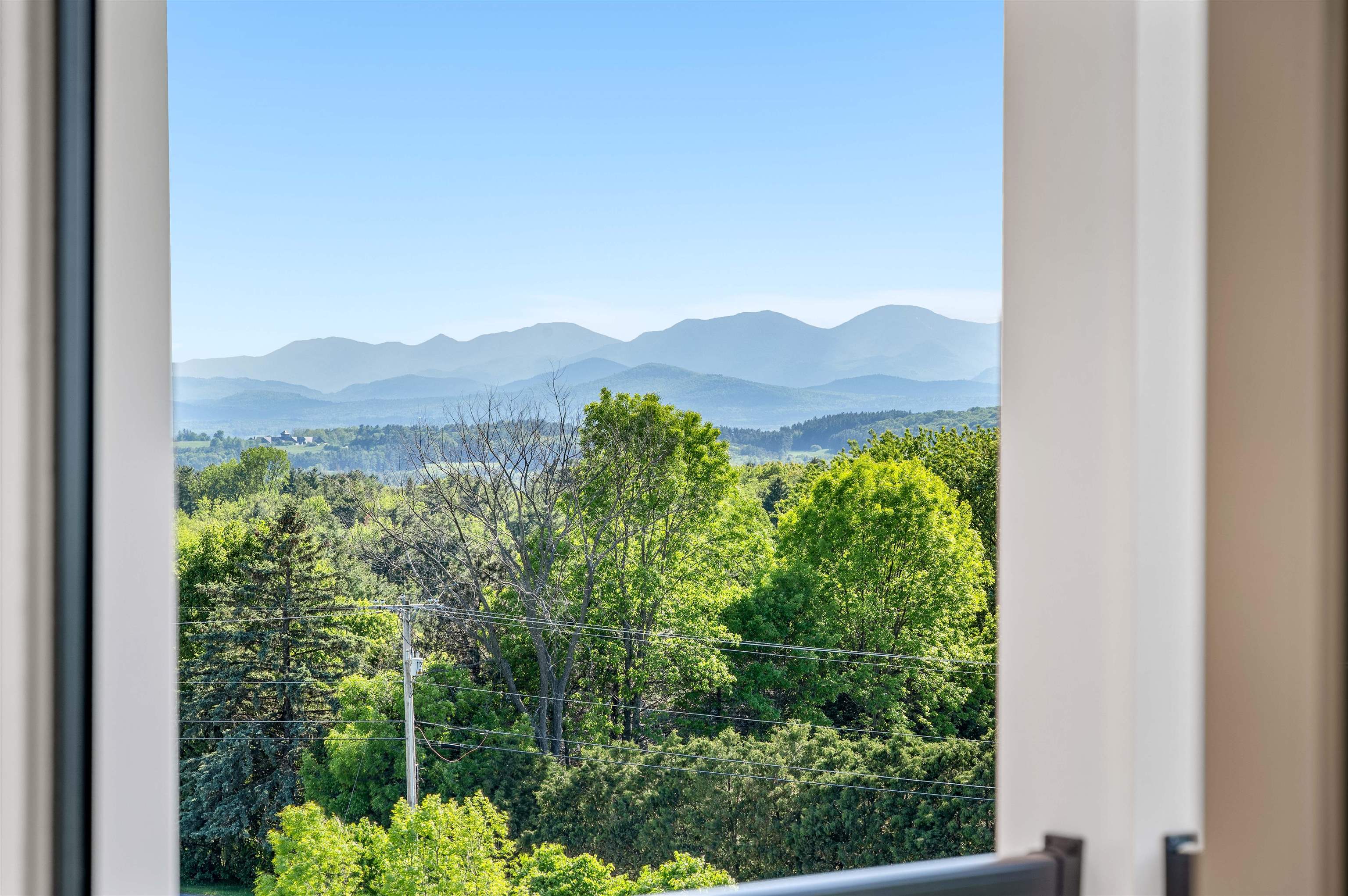 Welcome to one-level luxury living at its finest. This stunning top-fl – image 21