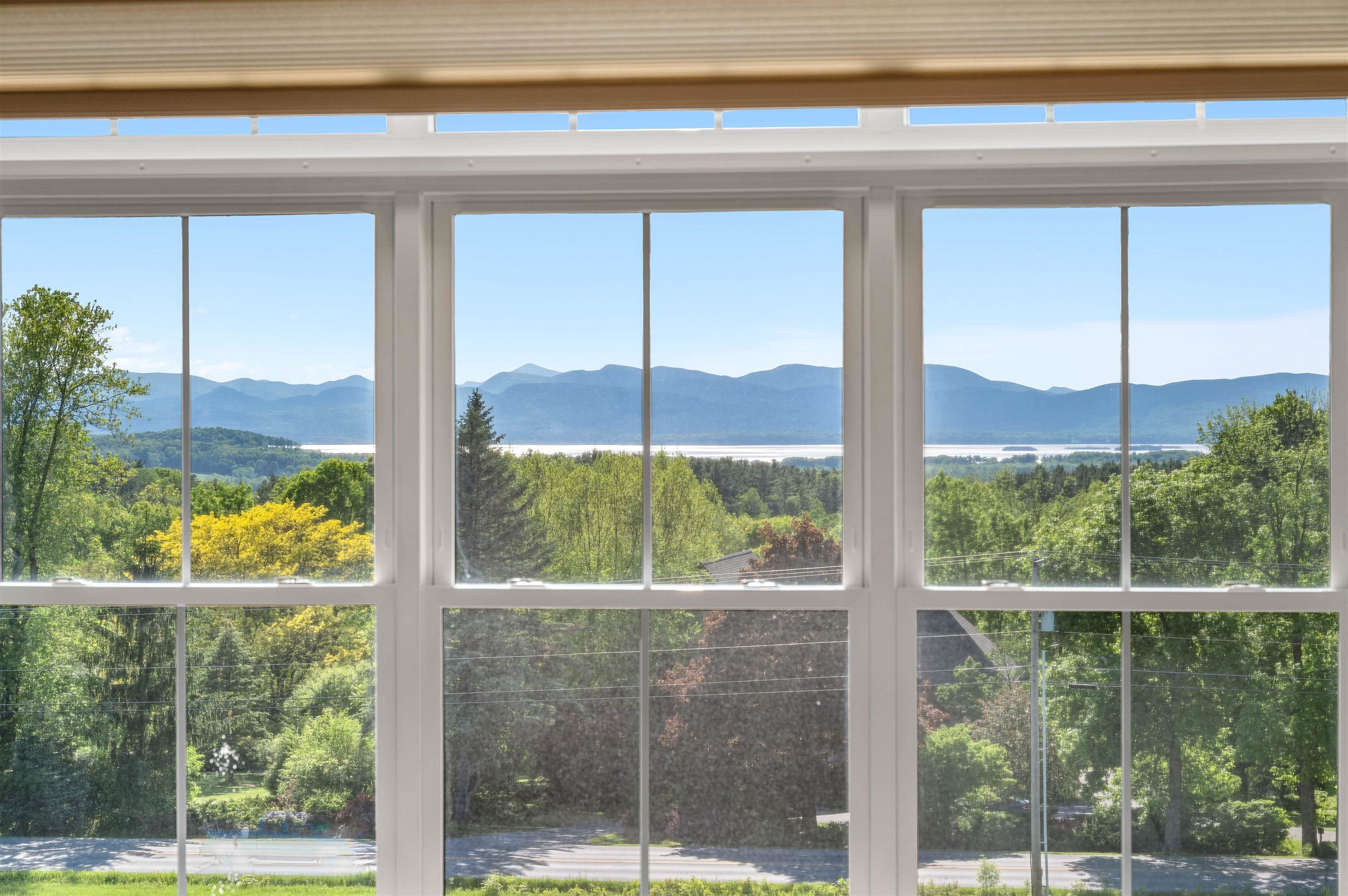 Welcome to one-level luxury living at its finest. This stunning top-fl – image 8