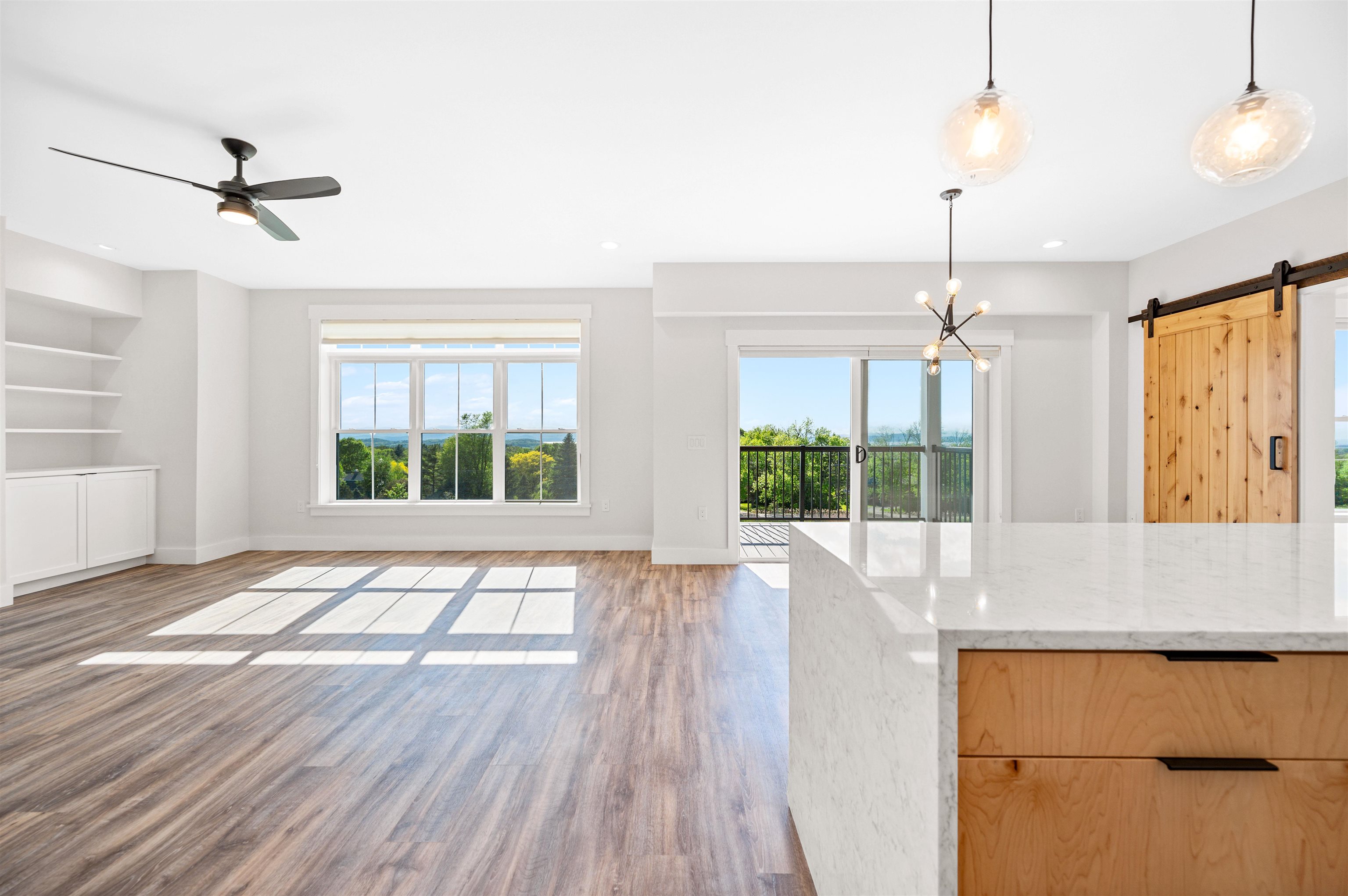 Welcome to one-level luxury living at its finest. This stunning top-fl – image 5