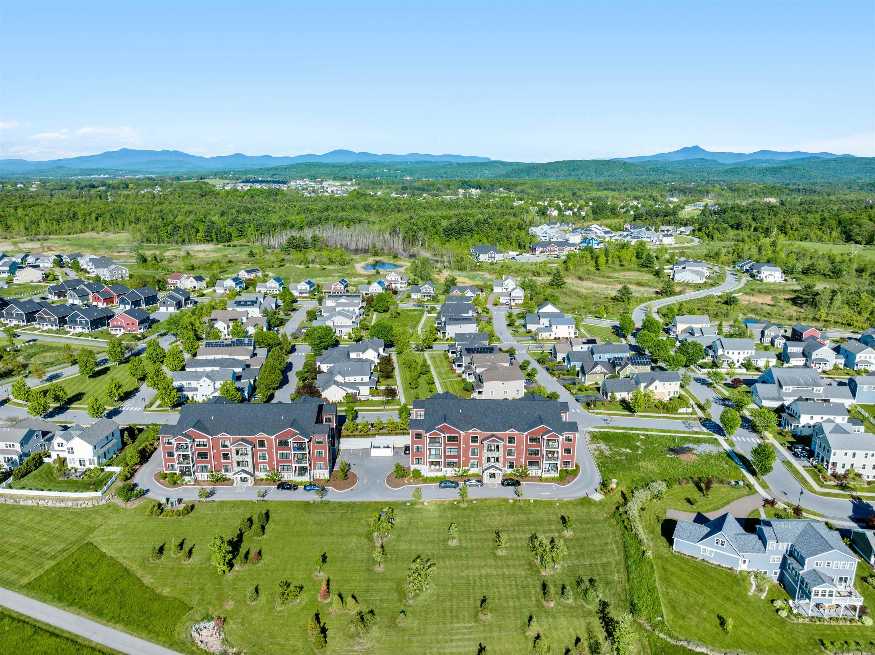 Welcome to one-level luxury living at its finest. This stunning top-fl – image 48