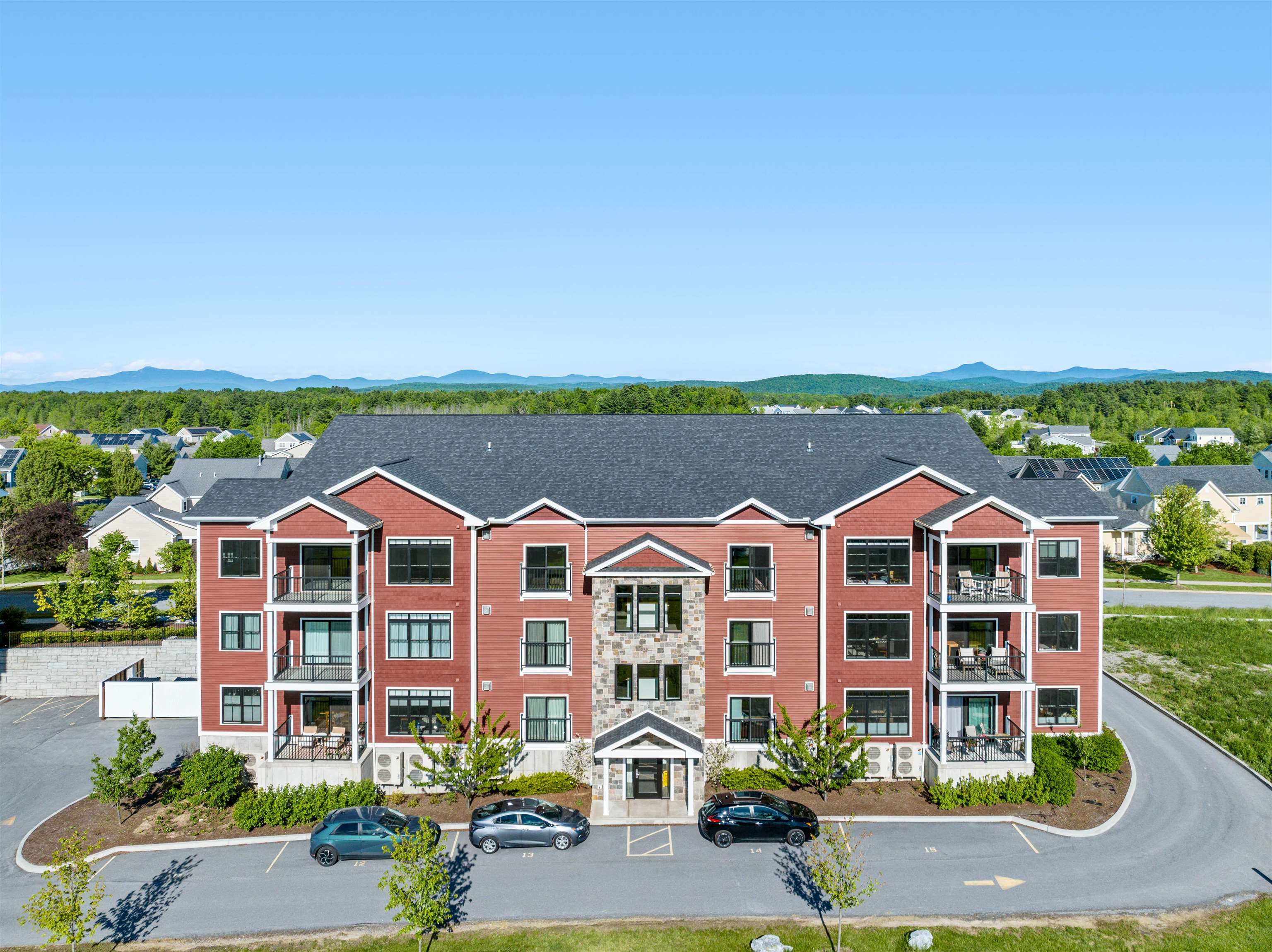 Welcome to one-level luxury living at its finest. This stunning top-fl – image 50