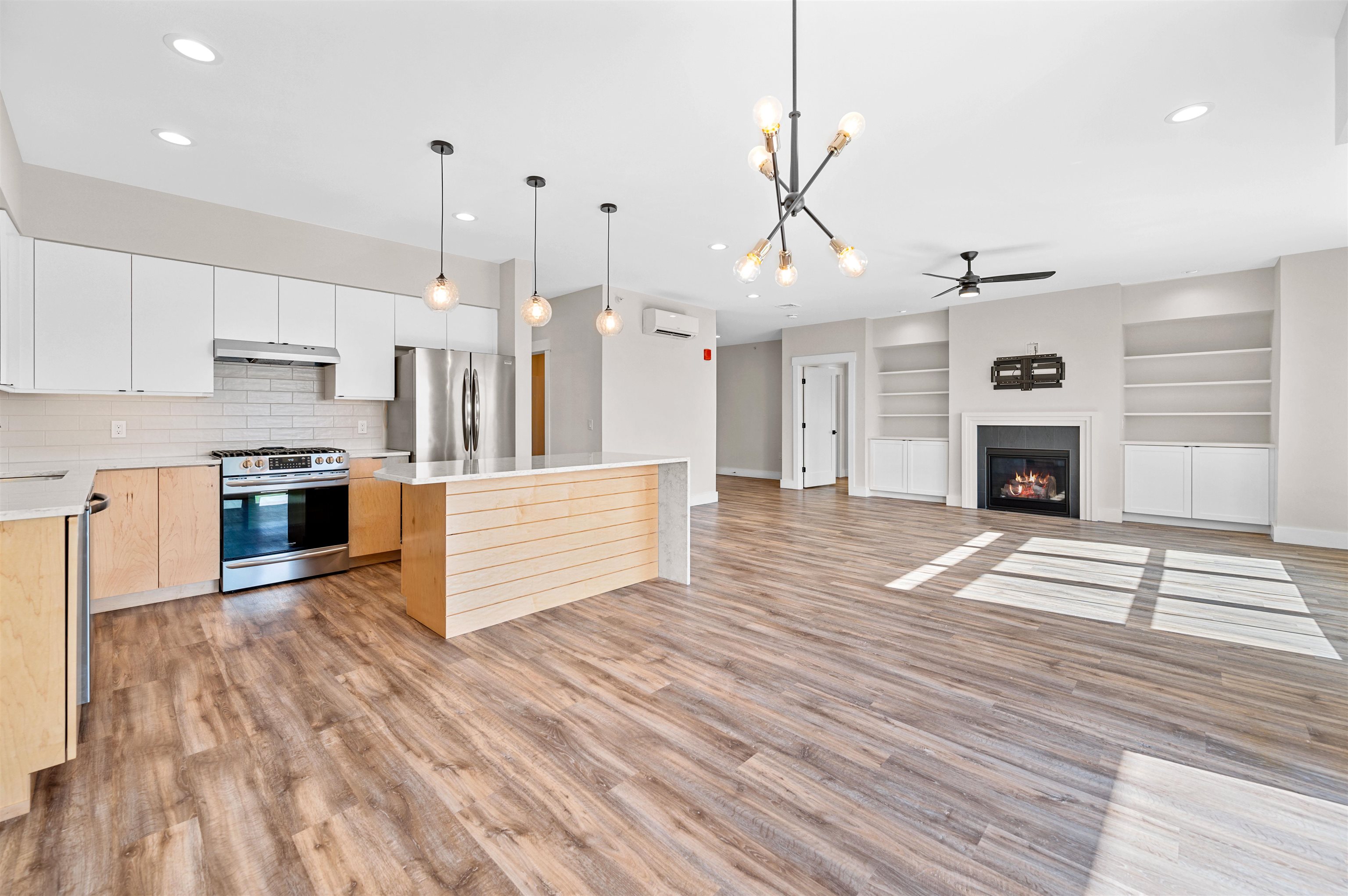 Welcome to one-level luxury living at its finest. This stunning top-fl – image 12
