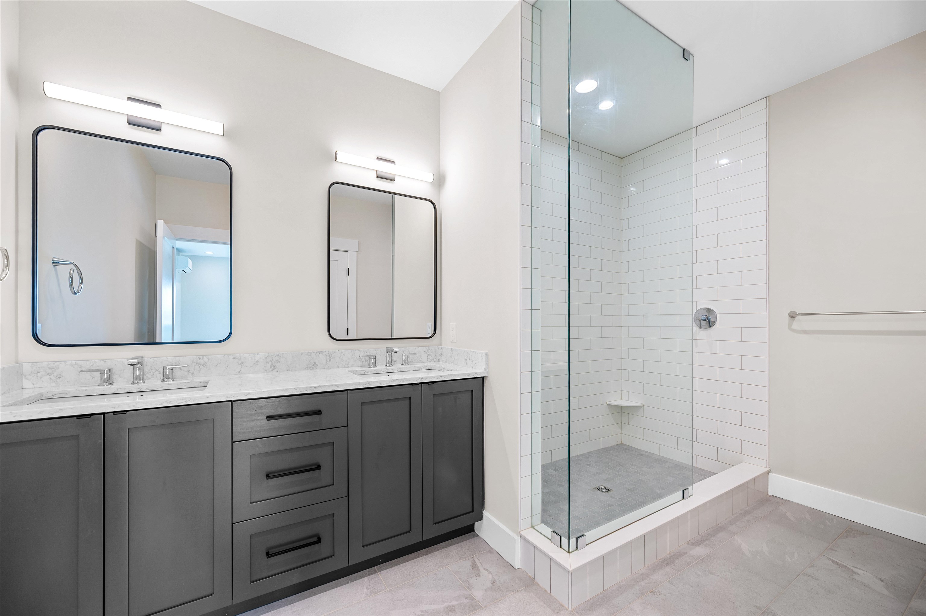 Welcome to one-level luxury living at its finest. This stunning top-fl – image 23
