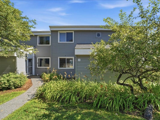B2 GRANDVIEW DR, SOUTH BURLINGTON, VT 05403 - Image f3cc3b9ac80947da09d62a7efdda480b/140791064