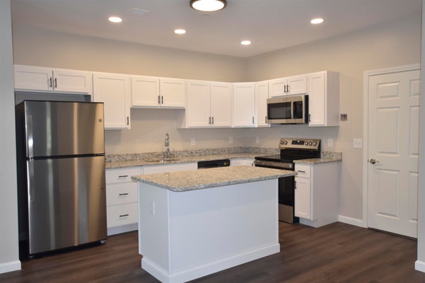 217 ROCKINGHAM RD # 203, LONDONDERRY, NH 03053 - Image f736ef1c3a5d42c724a2b26bb72b0590/3529950794