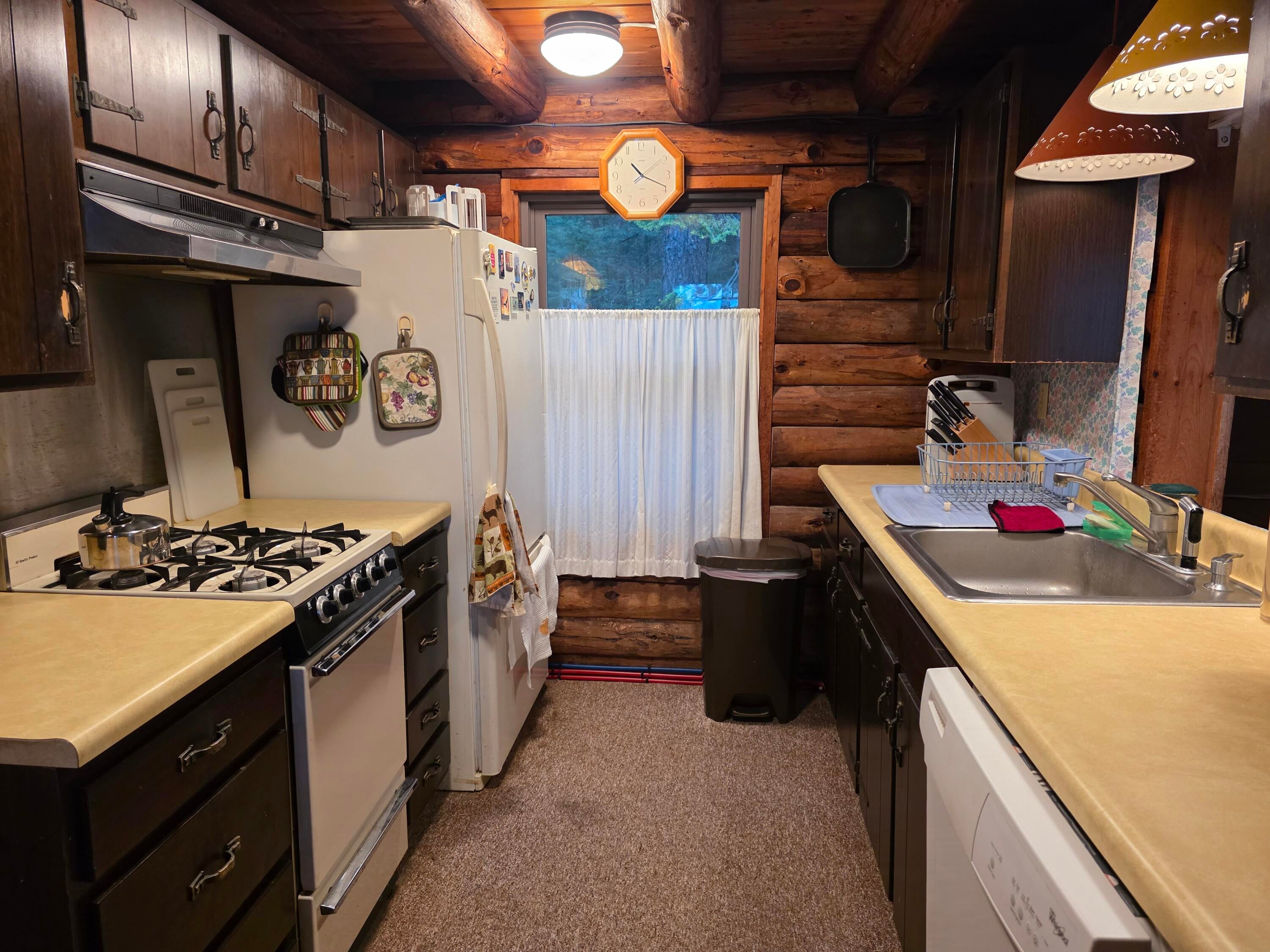 960 Black Point Road